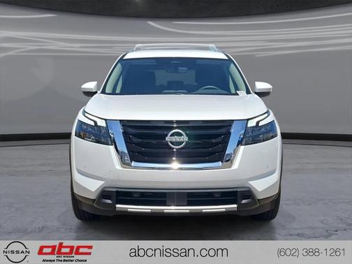 2025 Nissan Pathfinder SL FWD