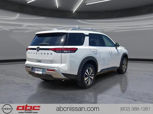 2025 Nissan Pathfinder SL FWD
