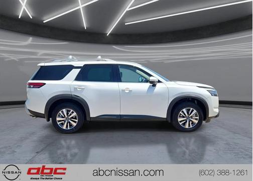 2025 Nissan Pathfinder SL FWD