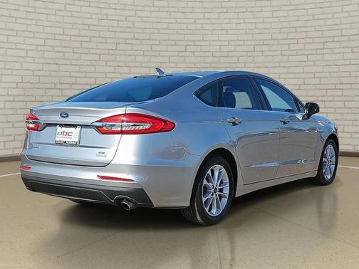 Iconic Silver Metallic 2020 Ford Fusion SE