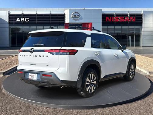 2026 Nissan Pathfinder SL