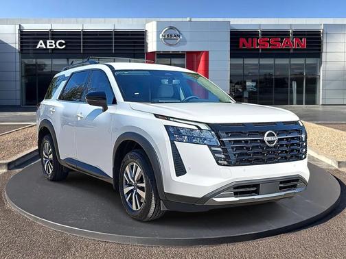 Everest White Pearl Tricoat 2026 Nissan Pathfinder SL