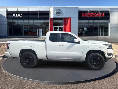 2025 Nissan Frontier SV