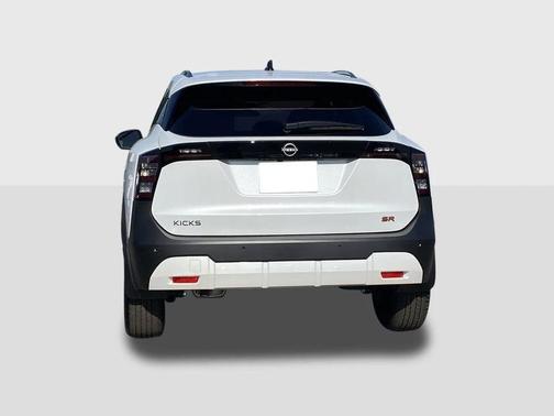Aspen White Tricoat 2026 Nissan Kicks SR