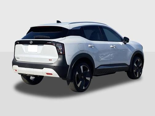 Aspen White Tricoat 2026 Nissan Kicks SR