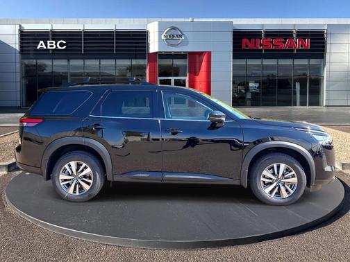 Super Black 2026 Nissan Pathfinder SL