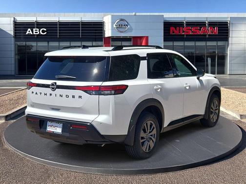 Everest White Pearl Tricoat 2026 Nissan Pathfinder SV