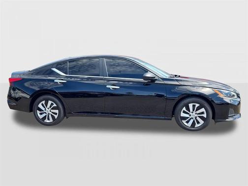 2025 Nissan Altima S FWD