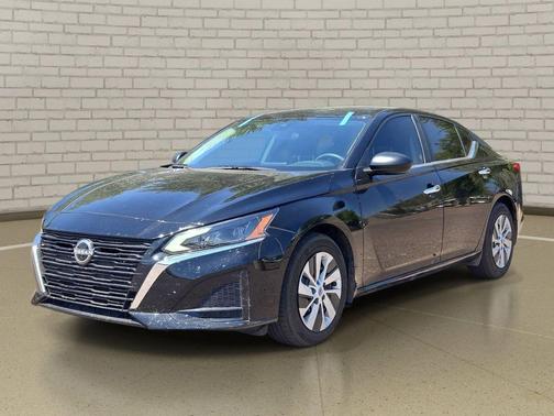 Super Black 2025 Nissan Altima S FWD