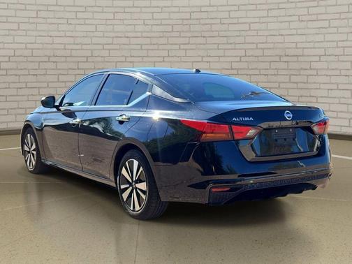 Super Black Clearcoat 2021 Nissan Altima 2.5 SV