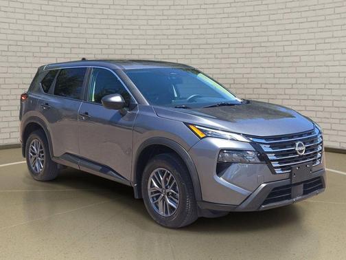 Gun Metallic 2025 Nissan Rogue S