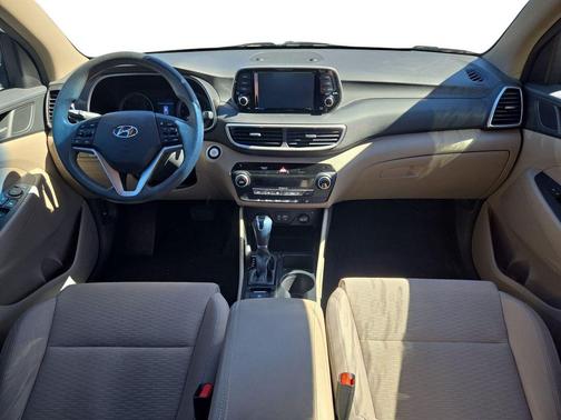 Dazzling White 2019 Hyundai TUCSON SE