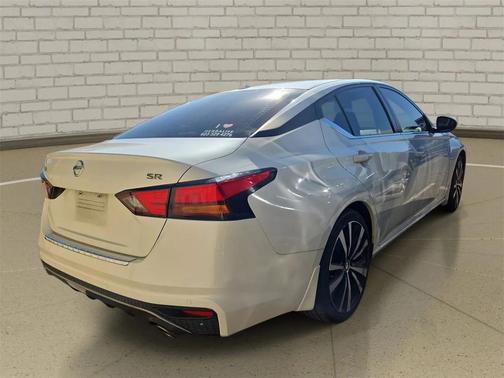 2022 Nissan Altima SR FWD