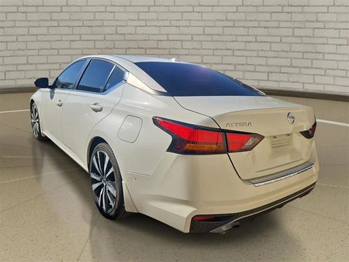 2022 Nissan Altima SR FWD