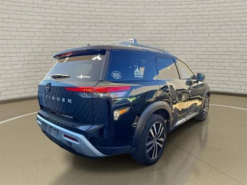 2023 Nissan Pathfinder Platinum FWD