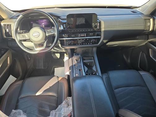 2023 Nissan Pathfinder Platinum FWD