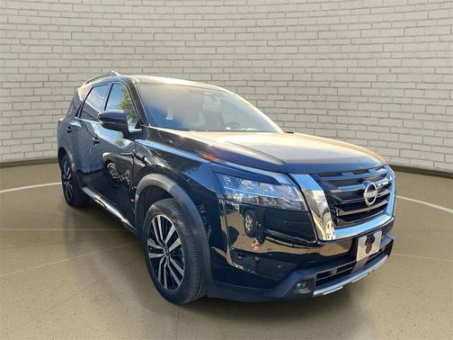 2023 Nissan Pathfinder Platinum FWD