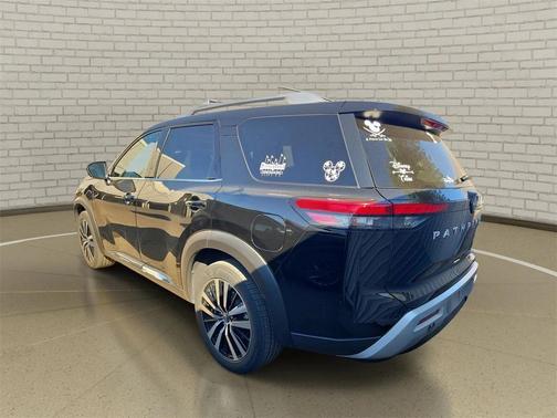 2023 Nissan Pathfinder Platinum FWD