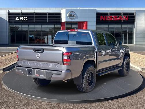 2025 Nissan Frontier SV