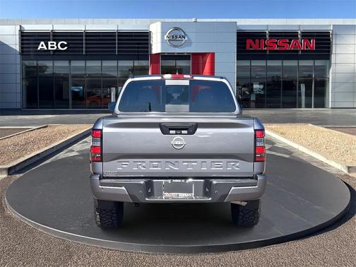 2025 Nissan Frontier SV