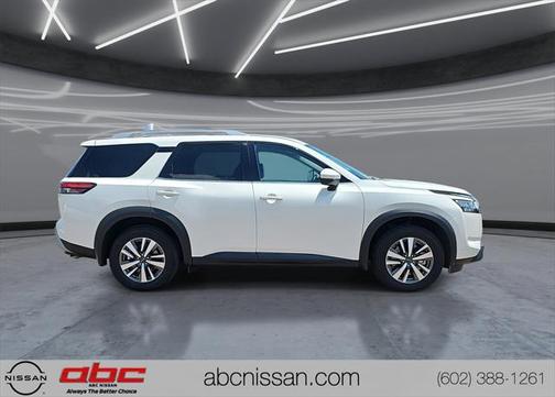 2024 Nissan Pathfinder SL FWD