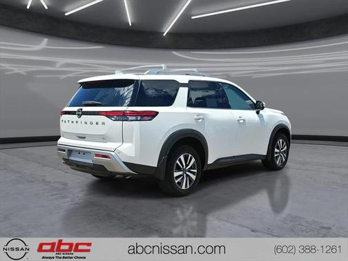 2024 Nissan Pathfinder SL FWD