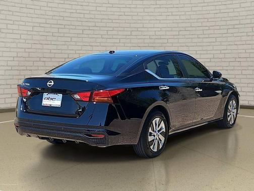 Super Black Clearcoat 2025 Nissan Altima S FWD