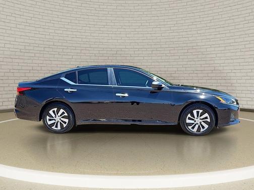Super Black Clearcoat 2025 Nissan Altima S FWD