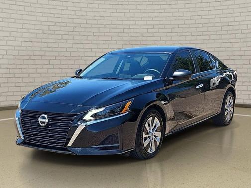 Super Black Clearcoat 2025 Nissan Altima S FWD