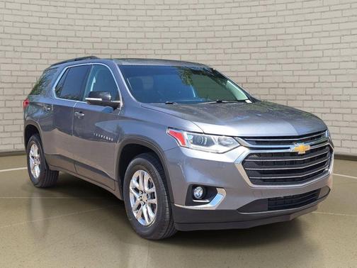 Satin Steel Metallic 2021 Chevrolet Traverse LT Cloth