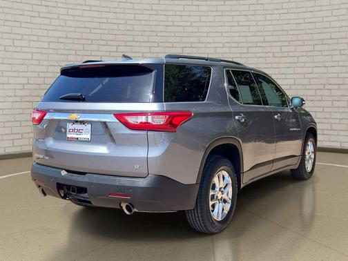 Satin Steel Metallic 2021 Chevrolet Traverse LT Cloth