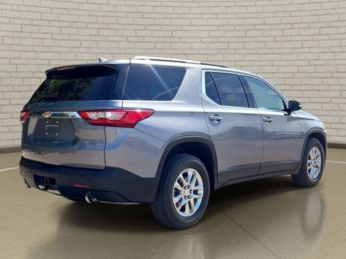 Satin Steel Metallic 2021 Chevrolet Traverse LT Cloth
