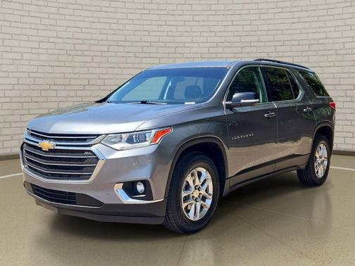 Satin Steel Metallic 2021 Chevrolet Traverse LT Cloth