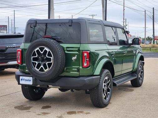 2025 Ford Bronco Outer Banks