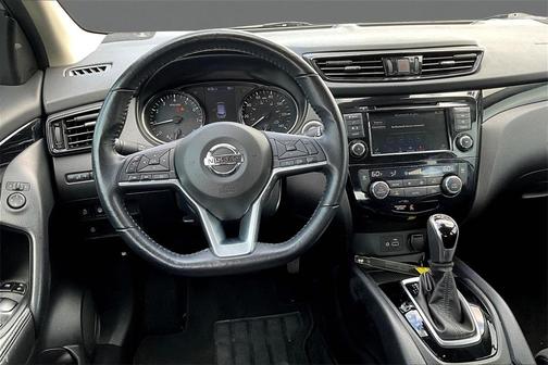 2022 Nissan Rogue Sport SV
