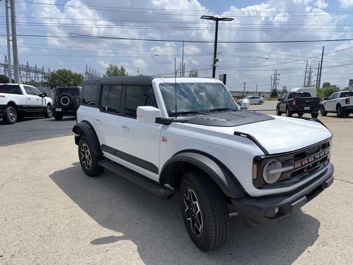 2024 Ford Bronco Outer Banks