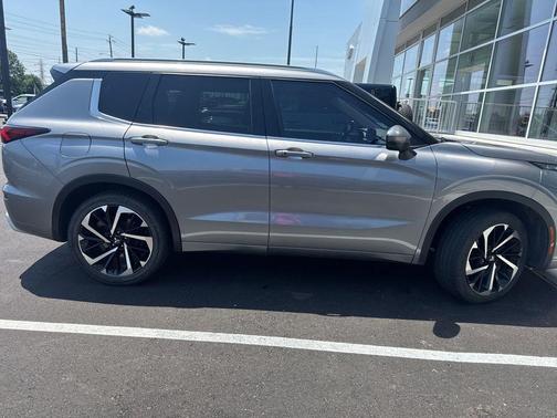 Gray 2022 Mitsubishi Outlander SEL