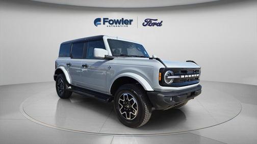 Avalanche Gray 2026 Ford Bronco Outer Banks