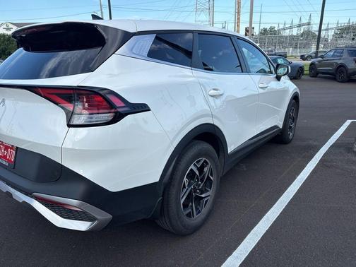 Snow White Pearl 2023 Kia Sportage LX
