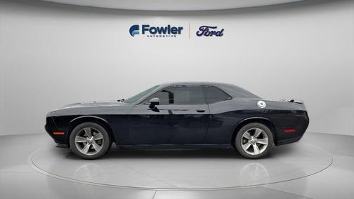 Pitch Black Clearcoat 2019 Dodge Challenger SXT