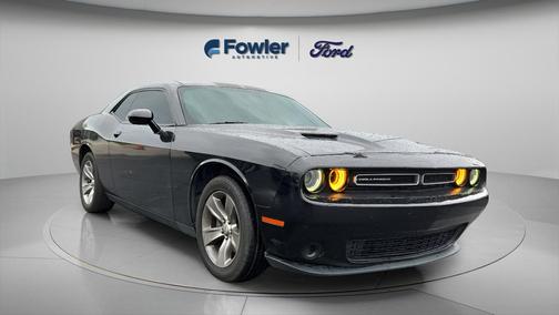 Pitch Black Clearcoat 2019 Dodge Challenger SXT
