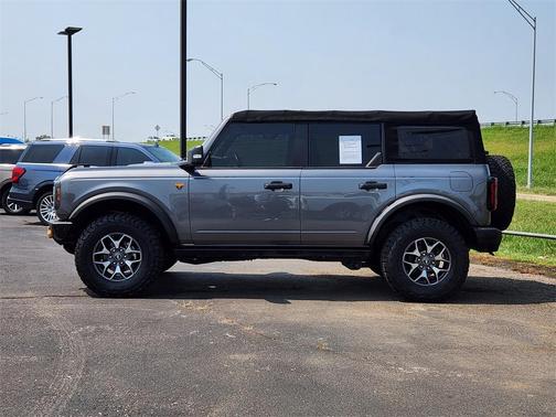 2022 Ford Bronco Badlands