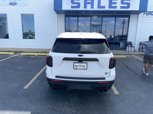 2022 Ford Explorer ST