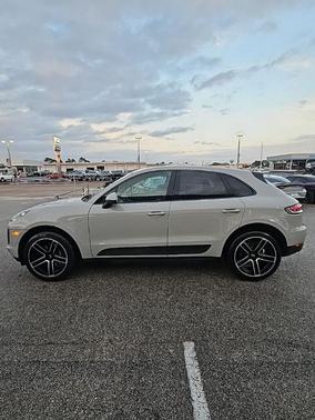 2021 Porsche Macan Base