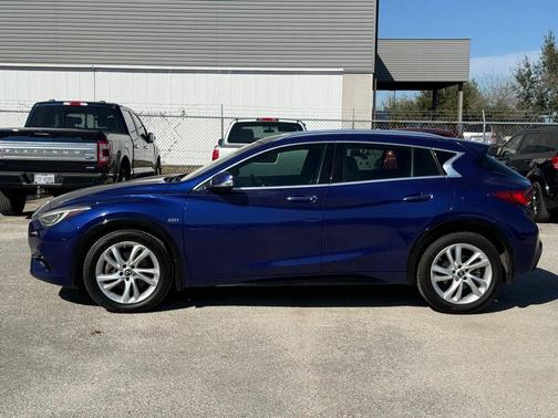 2018 INFINITI QX30 ESSENTIAL