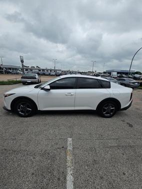 Snow White Pearl 2025 Kia K4