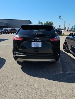 Green Metallic 2022 Ford Edge SEL