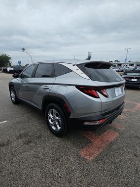 Shimmering Silver 2024 Hyundai TUCSON SE
