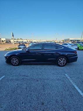 2022 Hyundai SONATA Hybrid Blue
