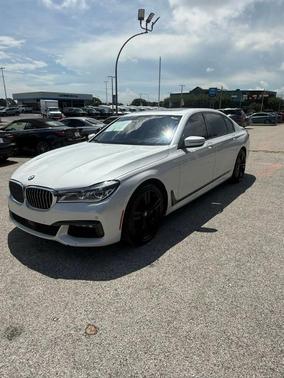 Mineral White Metallic 2019 BMW 750 i